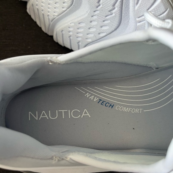 NWOT Nautica Sneakers Size 9 LAST CHANCE!! - Picture 2 of 4